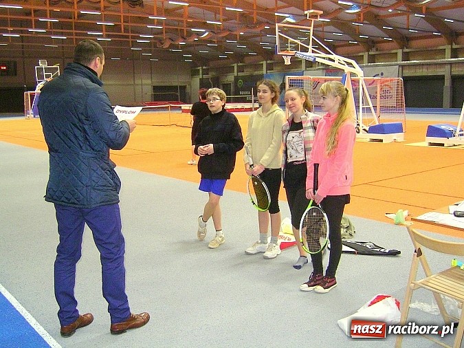 Zdjęcie w galerii na portalu naszraciborz.pl: Turniej o Puchar Dyrektora ZSOMS w tenisie wiadomości z regionu
