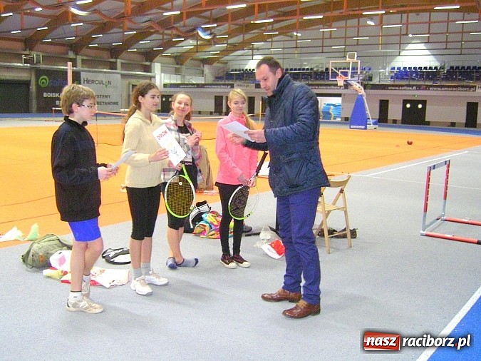 Zdjęcie w galerii na portalu naszraciborz.pl: Turniej o Puchar Dyrektora ZSOMS w tenisie wiadomości z regionu