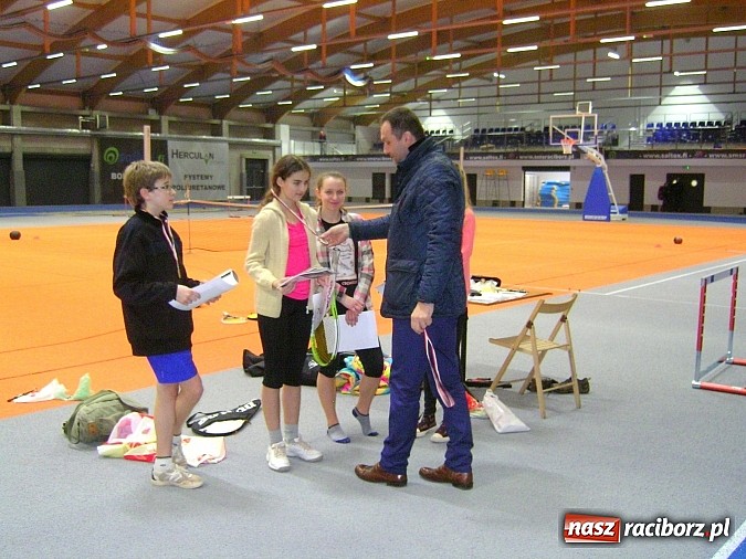 Zdjęcie w galerii na portalu naszraciborz.pl: Turniej o Puchar Dyrektora ZSOMS w tenisie wiadomości z regionu