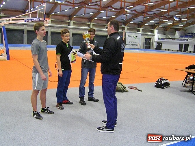 Zdjęcie w galerii na portalu naszraciborz.pl: Turniej o Puchar Dyrektora ZSOMS w tenisie wiadomości z regionu