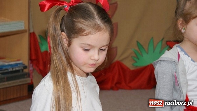 Zdjęcie w galerii na portalu naszraciborz.pl: Nocka z Koziołkiem Matołkiem w Bibliotece wiadomości z regionu