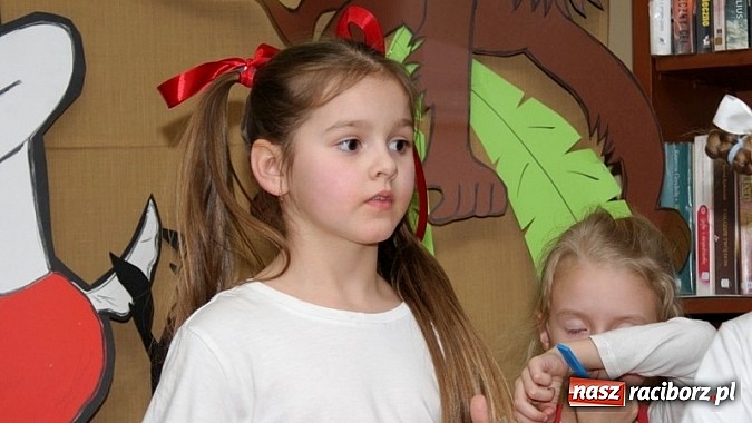 Zdjęcie w galerii na portalu naszraciborz.pl: Nocka z Koziołkiem Matołkiem w Bibliotece wiadomości z regionu