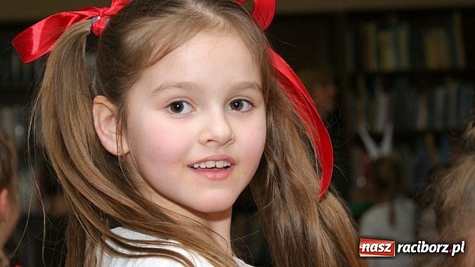 Zdjęcie w galerii na portalu naszraciborz.pl: Nocka z Koziołkiem Matołkiem w Bibliotece wiadomości z regionu