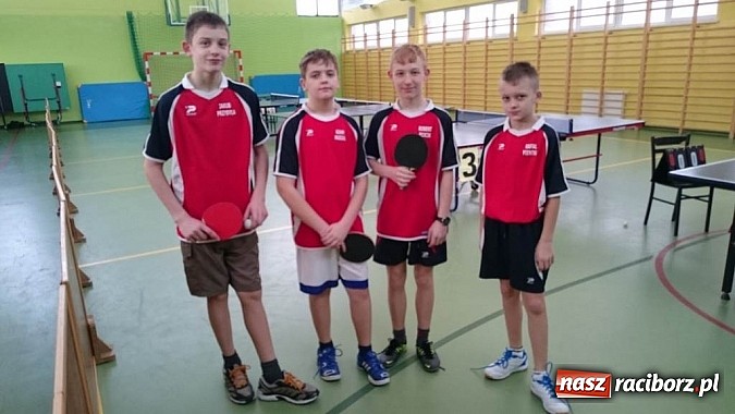 Zdjęcie w galerii na portalu naszraciborz.pl: Powiatowy finał podstaw&oacute;wek w tenisie stołowym wiadomości z regionu