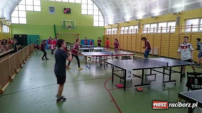 Zdjęcie w galerii na portalu naszraciborz.pl: Powiatowy finał podstaw&oacute;wek w tenisie stołowym wiadomości z regionu