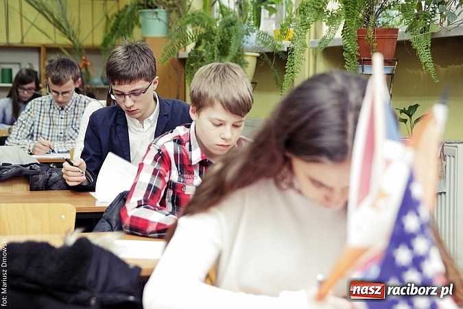 Zdjęcie w galerii na portalu naszraciborz.pl: Konkurs Wiedzy o Krajach Anglojęzycznych wiadomości z regionu