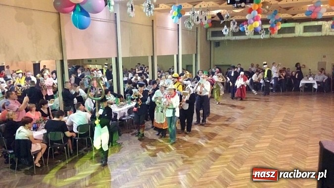 Zdjęcie w galerii na portalu naszraciborz.pl: Walentynkowe pogrzebanie basa w Krzanowicach wiadomości z regionu