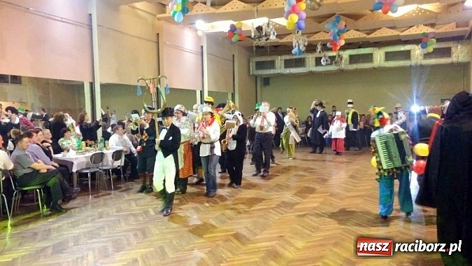 Zdjęcie w galerii na portalu naszraciborz.pl: Walentynkowe pogrzebanie basa w Krzanowicach wiadomości z regionu