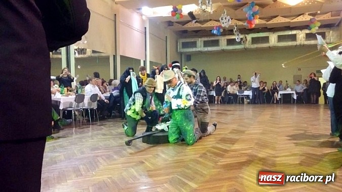 Zdjęcie w galerii na portalu naszraciborz.pl: Walentynkowe pogrzebanie basa w Krzanowicach wiadomości z regionu