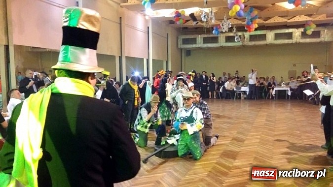 Zdjęcie w galerii na portalu naszraciborz.pl: Walentynkowe pogrzebanie basa w Krzanowicach wiadomości z regionu