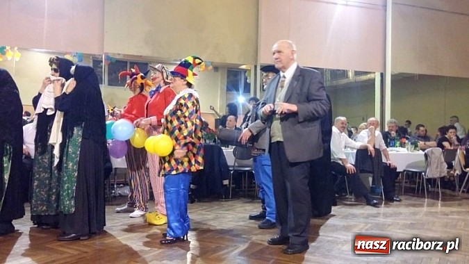 Zdjęcie w galerii na portalu naszraciborz.pl: Walentynkowe pogrzebanie basa w Krzanowicach wiadomości z regionu