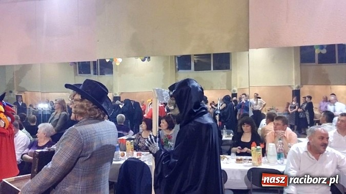 Zdjęcie w galerii na portalu naszraciborz.pl: Walentynkowe pogrzebanie basa w Krzanowicach wiadomości z regionu