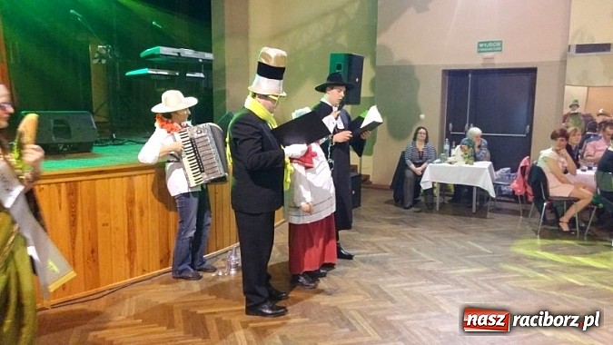 Zdjęcie w galerii na portalu naszraciborz.pl: Walentynkowe pogrzebanie basa w Krzanowicach wiadomości z regionu