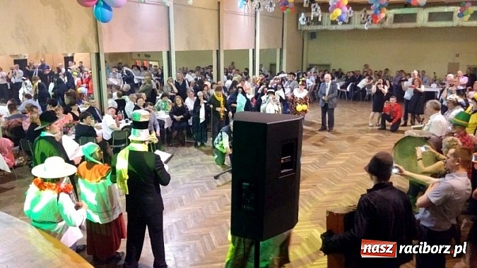 Zdjęcie w galerii na portalu naszraciborz.pl: Walentynkowe pogrzebanie basa w Krzanowicach wiadomości z regionu