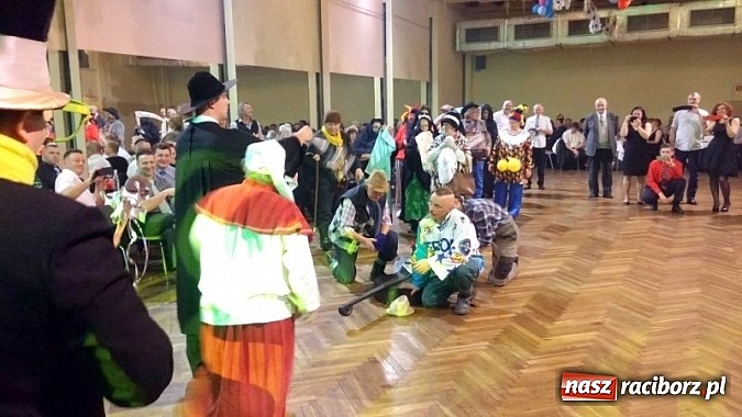 Zdjęcie w galerii na portalu naszraciborz.pl: Walentynkowe pogrzebanie basa w Krzanowicach wiadomości z regionu