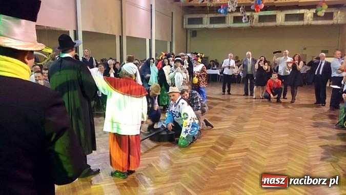 Zdjęcie w galerii na portalu naszraciborz.pl: Walentynkowe pogrzebanie basa w Krzanowicach wiadomości z regionu