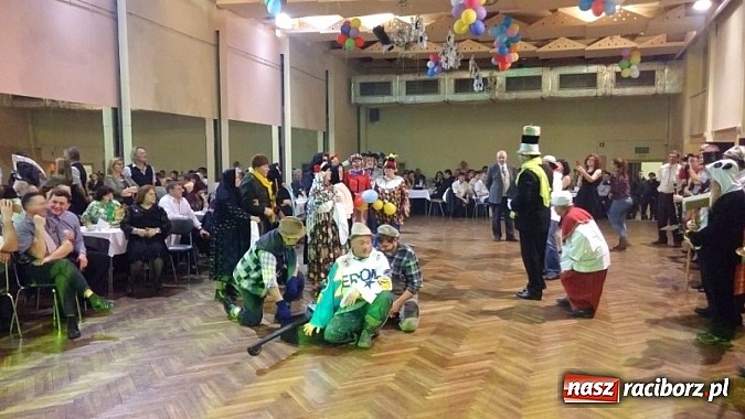 Zdjęcie w galerii na portalu naszraciborz.pl: Walentynkowe pogrzebanie basa w Krzanowicach wiadomości z regionu