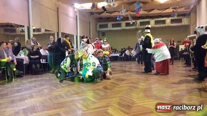 Zdjęcie w galerii na portalu naszraciborz.pl: Walentynkowe pogrzebanie basa w Krzanowicach wiadomości z regionu