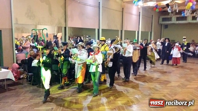 Zdjęcie w galerii na portalu naszraciborz.pl: Walentynkowe pogrzebanie basa w Krzanowicach wiadomości z regionu