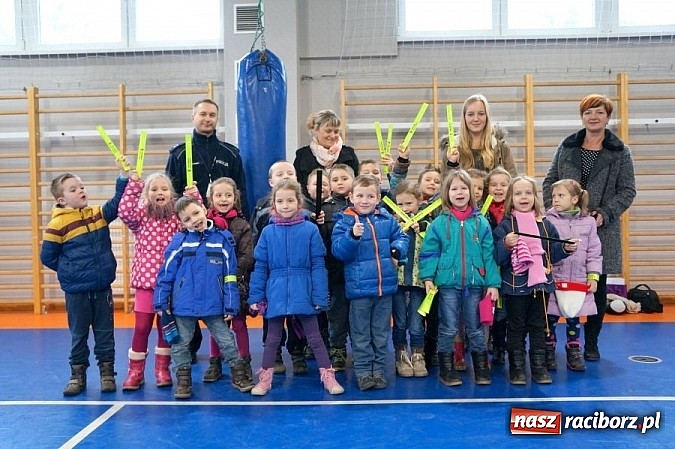 Zdjęcie w galerii na portalu naszraciborz.pl: Przedszkolaki z wizytą u raciborskich policjantów wiadomości z regionu