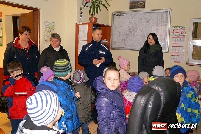 Zdjęcie w galerii na portalu naszraciborz.pl: Przedszkolaki z wizytą u raciborskich policjantów wiadomości z regionu
