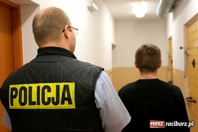 Zdjęcie w galerii na portalu naszraciborz.pl: Ukradli tablet i laptopa z mieszkania przy Nowej wiadomości z regionu