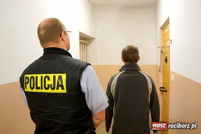 Zdjęcie w galerii na portalu naszraciborz.pl: Ukradli tablet i laptopa z mieszkania przy Nowej wiadomości z regionu