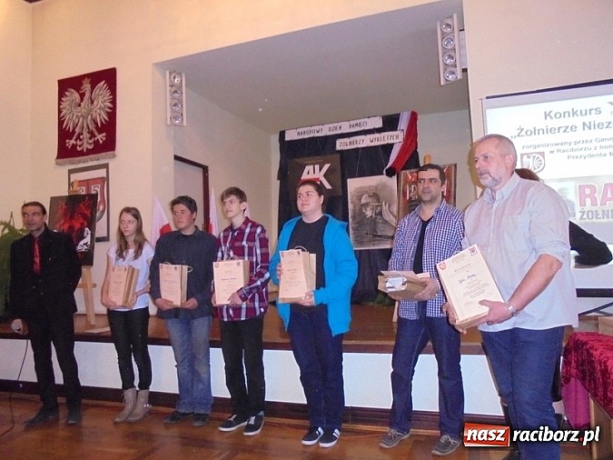 Zdjęcie w galerii na portalu naszraciborz.pl: Konkurs wiedzy - Żołnierze Niezłomni Wyklęci wiadomości z regionu