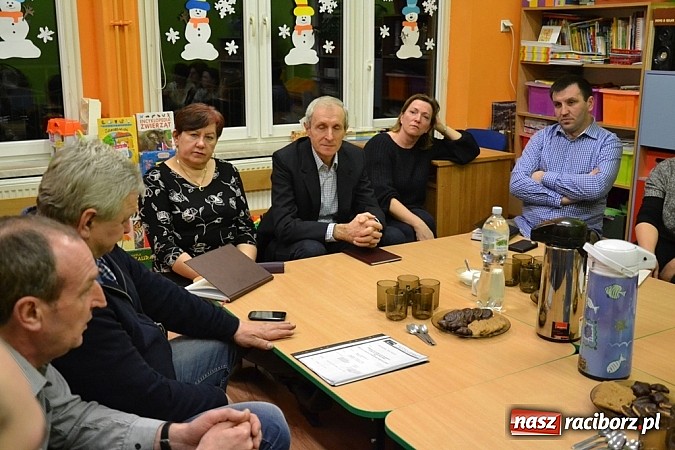 Zdjęcie w galerii na portalu naszraciborz.pl: Sprawa przedszkola w Rudach. Logopeda? Przyjmuje w korytarzu wiadomości z regionu