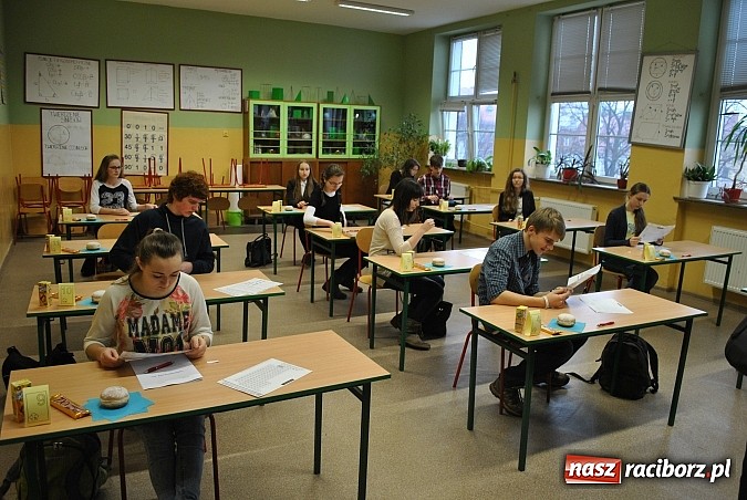 Zdjęcie w galerii na portalu naszraciborz.pl: Mądre Głowy - turniej dla gimnazjalist&oacute;w w Budowlance wiadomości z regionu