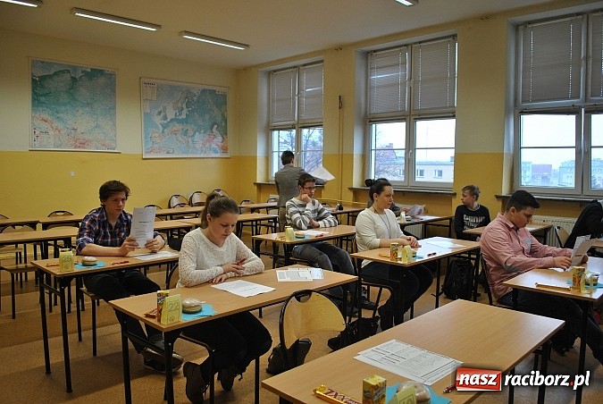 Zdjęcie w galerii na portalu naszraciborz.pl: Mądre Głowy - turniej dla gimnazjalist&oacute;w w Budowlance wiadomości z regionu