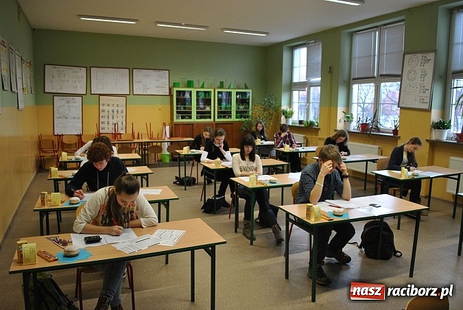 Zdjęcie w galerii na portalu naszraciborz.pl: Mądre Głowy - turniej dla gimnazjalist&oacute;w w Budowlance wiadomości z regionu