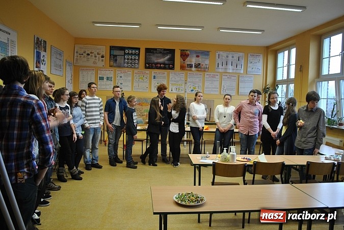 Zdjęcie w galerii na portalu naszraciborz.pl: Mądre Głowy - turniej dla gimnazjalist&oacute;w w Budowlance wiadomości z regionu