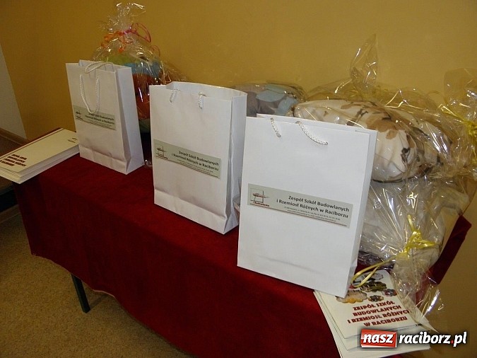 Zdjęcie w galerii na portalu naszraciborz.pl: Mądre Głowy - turniej dla gimnazjalist&oacute;w w Budowlance wiadomości z regionu