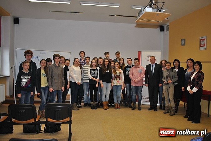 Zdjęcie w galerii na portalu naszraciborz.pl: Mądre Głowy - turniej dla gimnazjalist&oacute;w w Budowlance wiadomości z regionu