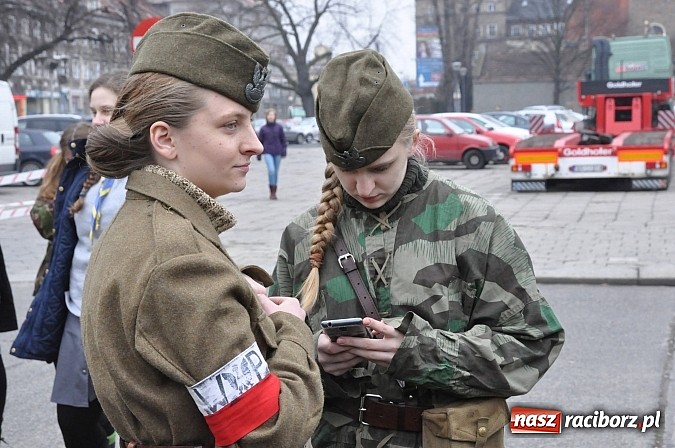 Zdjęcie w galerii na portalu naszraciborz.pl: Odbicie polskich patriotów z rąk bezpieki - raciborska inscenizacja z okazji Narodowego Dnia Pamięci Żołnierzy Wyklętych wiadomości z regionu