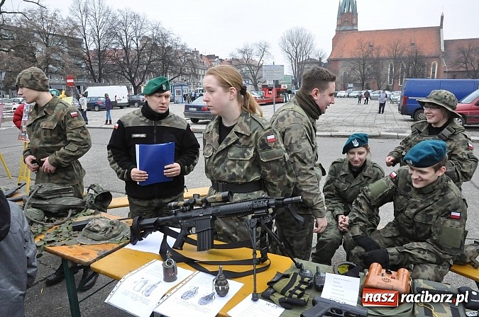 Zdjęcie w galerii na portalu naszraciborz.pl: Odbicie polskich patriotów z rąk bezpieki - raciborska inscenizacja z okazji Narodowego Dnia Pamięci Żołnierzy Wyklętych wiadomości z regionu