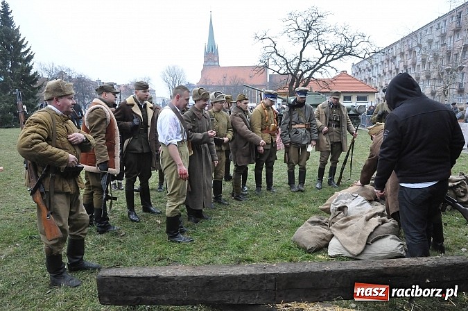 Zdjęcie w galerii na portalu naszraciborz.pl: Odbicie polskich patriotów z rąk bezpieki - raciborska inscenizacja z okazji Narodowego Dnia Pamięci Żołnierzy Wyklętych wiadomości z regionu