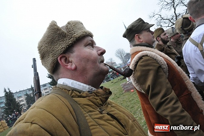 Zdjęcie w galerii na portalu naszraciborz.pl: Odbicie polskich patriotów z rąk bezpieki - raciborska inscenizacja z okazji Narodowego Dnia Pamięci Żołnierzy Wyklętych wiadomości z regionu