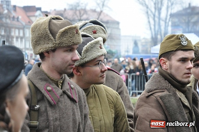 Zdjęcie w galerii na portalu naszraciborz.pl: Odbicie polskich patriotów z rąk bezpieki - raciborska inscenizacja z okazji Narodowego Dnia Pamięci Żołnierzy Wyklętych wiadomości z regionu
