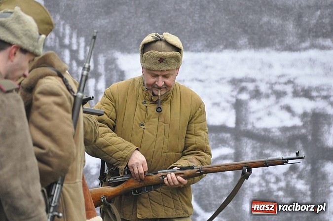 Zdjęcie w galerii na portalu naszraciborz.pl: Odbicie polskich patriotów z rąk bezpieki - raciborska inscenizacja z okazji Narodowego Dnia Pamięci Żołnierzy Wyklętych wiadomości z regionu