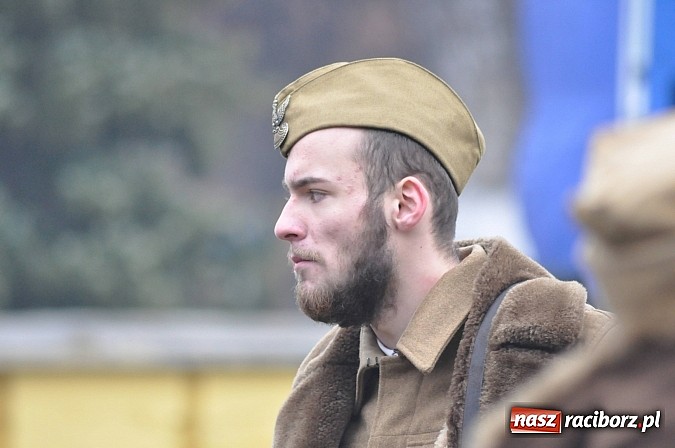 Zdjęcie w galerii na portalu naszraciborz.pl: Odbicie polskich patriotów z rąk bezpieki - raciborska inscenizacja z okazji Narodowego Dnia Pamięci Żołnierzy Wyklętych wiadomości z regionu