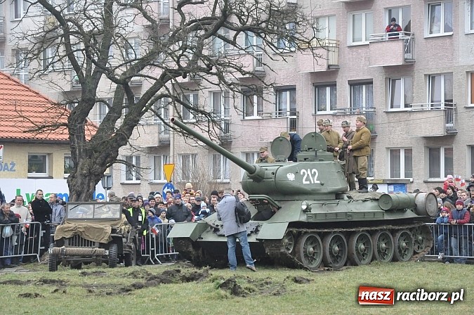 Zdjęcie w galerii na portalu naszraciborz.pl: Odbicie polskich patriotów z rąk bezpieki - raciborska inscenizacja z okazji Narodowego Dnia Pamięci Żołnierzy Wyklętych wiadomości z regionu
