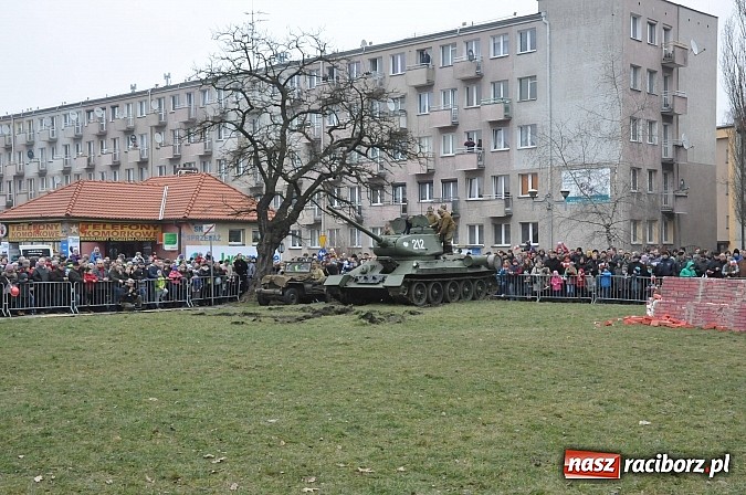 Zdjęcie w galerii na portalu naszraciborz.pl: Odbicie polskich patriotów z rąk bezpieki - raciborska inscenizacja z okazji Narodowego Dnia Pamięci Żołnierzy Wyklętych wiadomości z regionu