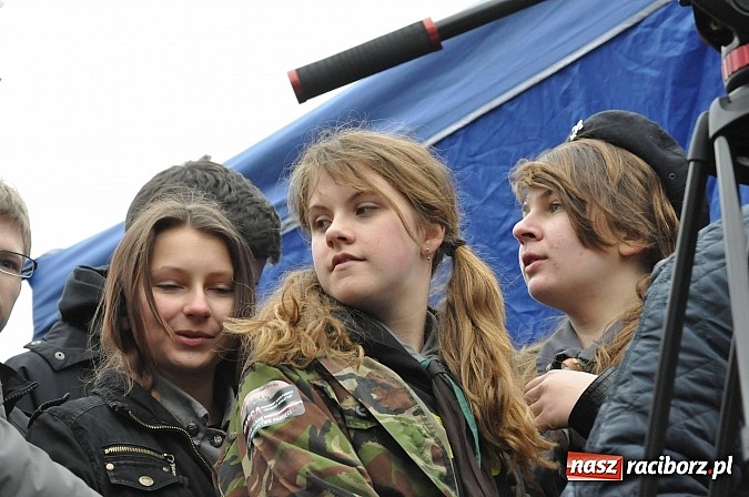 Zdjęcie w galerii na portalu naszraciborz.pl: Odbicie polskich patriotów z rąk bezpieki - raciborska inscenizacja z okazji Narodowego Dnia Pamięci Żołnierzy Wyklętych wiadomości z regionu