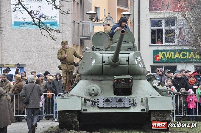 Zdjęcie w galerii na portalu naszraciborz.pl: Odbicie polskich patriotów z rąk bezpieki - raciborska inscenizacja z okazji Narodowego Dnia Pamięci Żołnierzy Wyklętych wiadomości z regionu