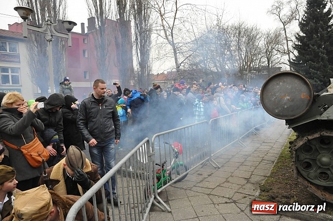Zdjęcie w galerii na portalu naszraciborz.pl: Odbicie polskich patriotów z rąk bezpieki - raciborska inscenizacja z okazji Narodowego Dnia Pamięci Żołnierzy Wyklętych wiadomości z regionu