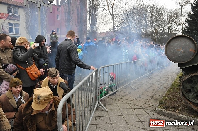 Zdjęcie w galerii na portalu naszraciborz.pl: Odbicie polskich patriotów z rąk bezpieki - raciborska inscenizacja z okazji Narodowego Dnia Pamięci Żołnierzy Wyklętych wiadomości z regionu
