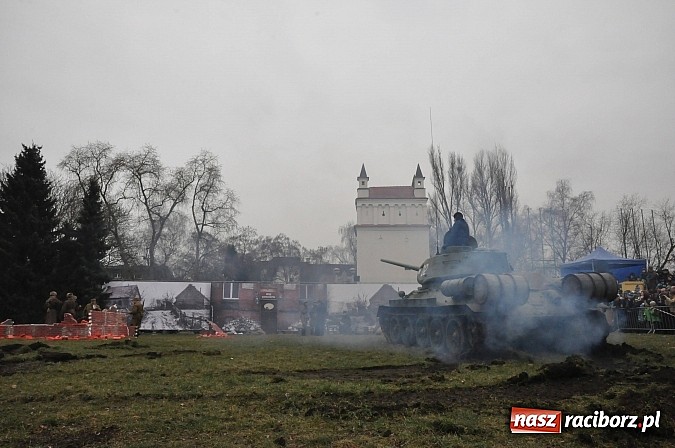 Zdjęcie w galerii na portalu naszraciborz.pl: Odbicie polskich patriotów z rąk bezpieki - raciborska inscenizacja z okazji Narodowego Dnia Pamięci Żołnierzy Wyklętych wiadomości z regionu