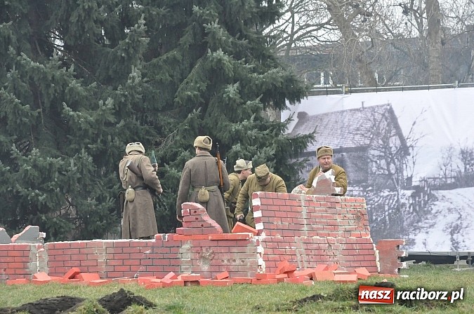 Zdjęcie w galerii na portalu naszraciborz.pl: Odbicie polskich patriotów z rąk bezpieki - raciborska inscenizacja z okazji Narodowego Dnia Pamięci Żołnierzy Wyklętych wiadomości z regionu
